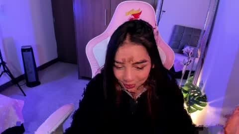 mia  nicolle online show from April 2026 03:17:01 AM