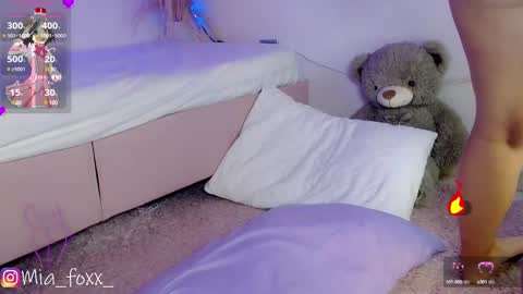 Mia online show from February 2025 12:08:02 AM