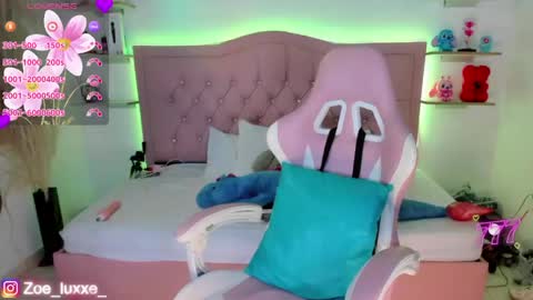 Mia online show from May 2026 10:04:01 PM