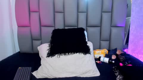 Mia online show from January 2025 12:07:02 PM