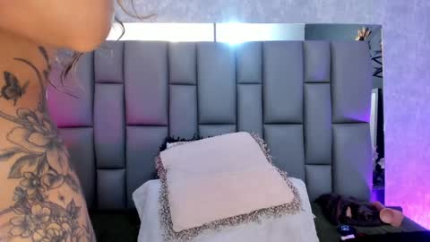 Mia online show from February 2025 12:05:02 PM