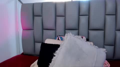 Mia online show from March 2025 06:19:02 PM