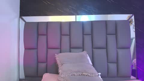 Mia online show from February 2026 12:12:01 PM