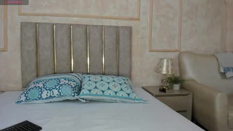 miaaffox online show from February 2026 08:14:01 PM