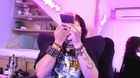 Mia online show from March 2025 12:41:01 PM