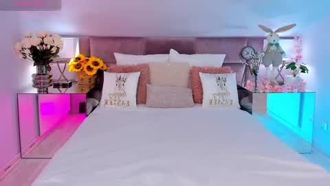 Mia online show from March 2026 08:37:01 PM