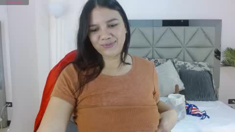 Mia Rodriguez online show from November 2025 08:32:01 PM