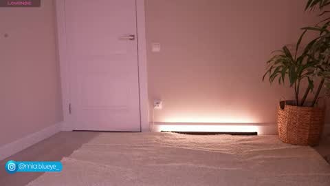 miablueye online show from October 2025 05:30:01 PM