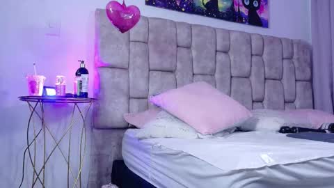 miablumm_ online show from February 2026 11:25:01 PM