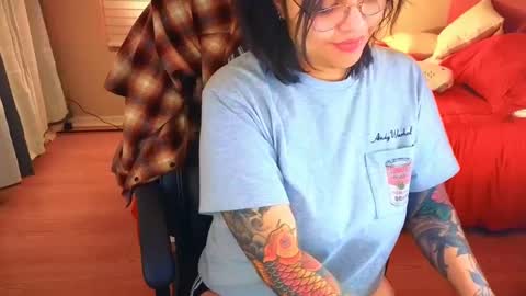 Mia online show from January 2025 04:04:02 AM