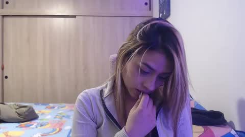 Miia  online show from October 2025 02:22:02 AM