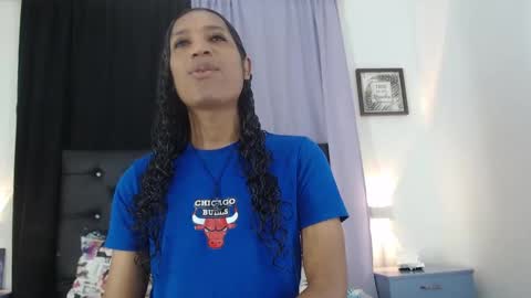 MiaCoock online show from November 2025 12:27:02 PM