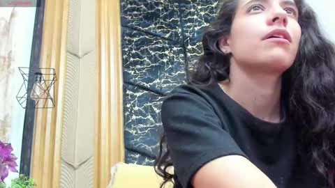 Snapshot of miacours chatting on April 2026 09:17:01 PM MiaCours online show from April 2026 09:17:01 PM