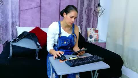 Snapshot of miacours chatting on May 2026 02:11:01 PM MiaCours online show from May 2026 02:11:01 PM
