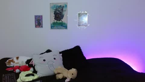 Mia david      online show from April 2026 09:32:01 PM