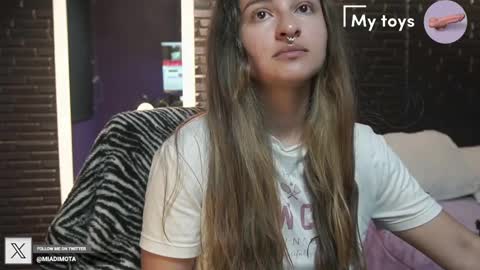 Mia online show from February 2025 05:51:02 AM