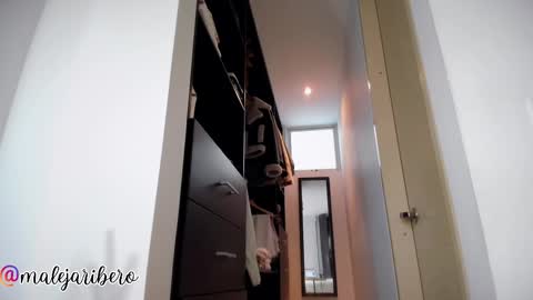 Mia online show from January 2026 09:28:02 PM