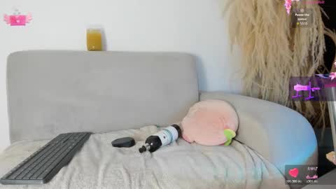 Miafisher online show from October 2025 03:57:02 PM