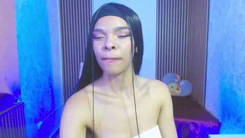 Mia online show from November 2025 06:46:01 AM