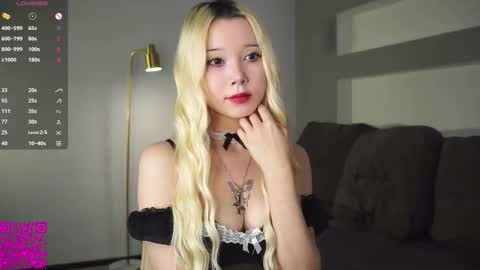 Snapshot of miagloww chatting on September 2025 07:35:01 AM Mia online show from September 2025 07:35:01 AM