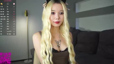 Snapshot of miagloww chatting on September 2025 07:14:02 AM Mia online show from September 2025 07:14:02 AM