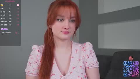 Snapshot of miagloww chatting on November 2025 01:11:02 PM Mia online show from November 2025 01:11:02 PM