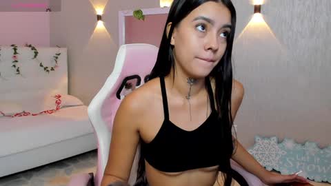 Mia Gomez online show from January 2025 01:41:02 PM