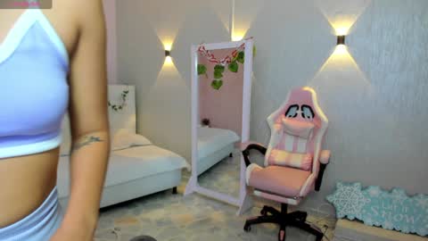 Mia Gomez online show from January 2025 01:13:01 PM