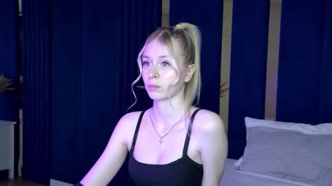 Mia online show from October 2025 05:42:01 PM