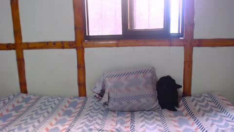 Snapshot of miahells chatting on September 2025 06:33:01 PM Mia Sam online show from September 2025 06:33:01 PM