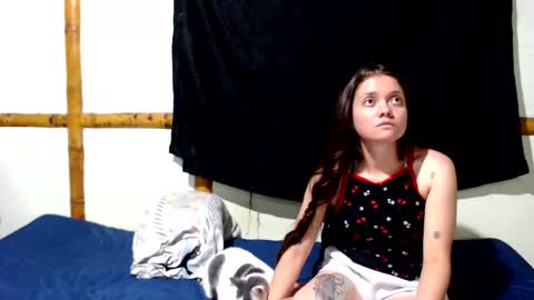 Snapshot of miahells chatting on October 2025 01:13:02 AM Mia Sam online show from October 2025 01:13:02 AM