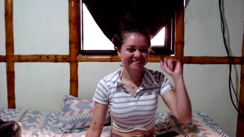 Snapshot of miahells chatting on November 2025 01:25:02 PM Mia Sam online show from November 2025 01:25:02 PM