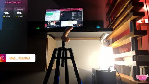 Mia online show from January 2025 10:11:02 PM