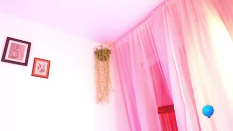 Mia online show from January 2025 01:35:01 PM