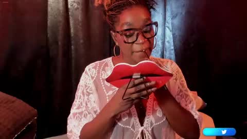 Mia online show from April 2026 12:05:02 AM