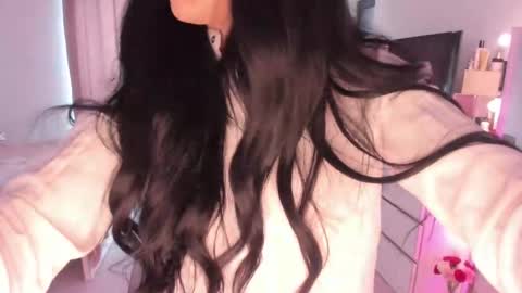 Mia online show from March 2025 08:15:01 AM