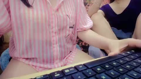 Mia online show from October 2025 12:27:01 PM