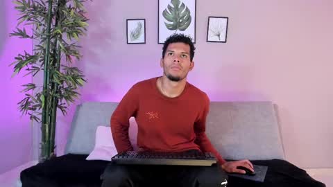 Mia online show from March 2025 06:51:02 PM