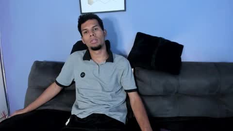 Mia online show from October 2025 07:04:02 PM