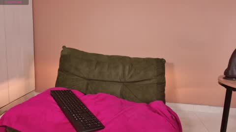 Snapshot of mialuxx chatting on May 2026 06:09:01 PM Mia online show from May 2026 06:09:01 PM