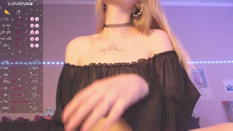 Mia online show from December 2024 01:36:02 PM