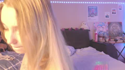 Mia online show from December 2024 06:56:02 PM