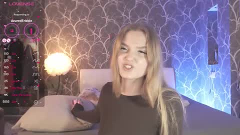 Mia online show from March 2026 03:18:01 PM