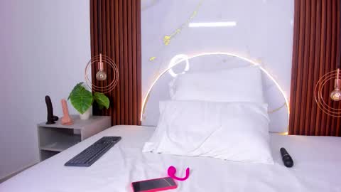 Mia  online show from October 2025 05:24:01 AM