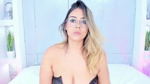 Mia Mistrex online show from October 2025 04:44:02 AM