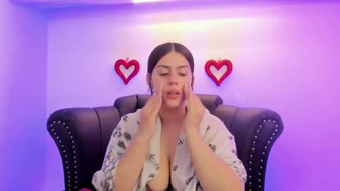 Mia   -5 7001400 Follow  online show from February 2025 12:34:02 PM