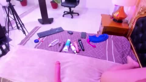 Mia online show from October 2025 11:46:02 AM