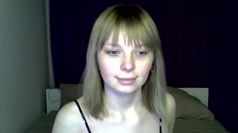 Mia online show from March 2026 07:17:01 PM