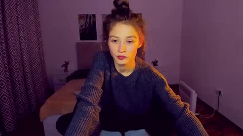 Mia online show from December 2024 07:27:02 PM