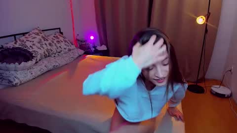 Mia online show from February 2025 09:50:01 PM